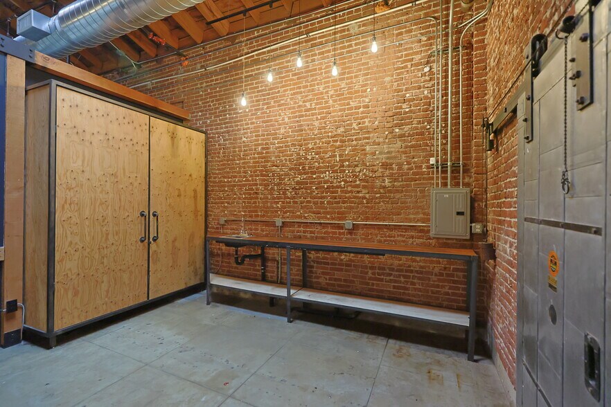 More Photos Of 2014-2022 E 7th St, Los Angeles Office For Lease