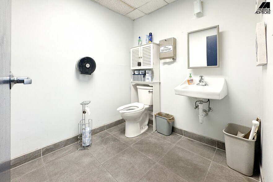 More Photos Of 1361-1363 NW 155th Dr, Miami Warehouse For Lease