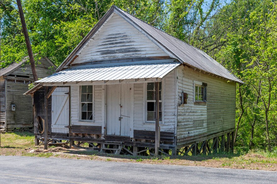 More Photos Of 5174 Rockford Rd, Dobson Freestanding For Sale