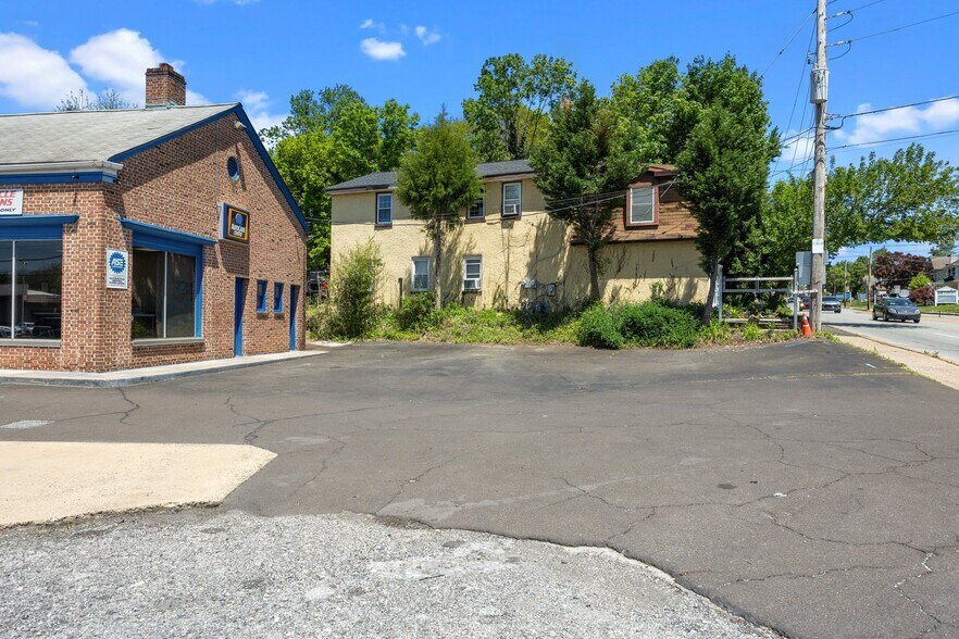 More Photos Of 2304 Huntingdon Pike, Huntingdon Valley Auto Repair For Sale