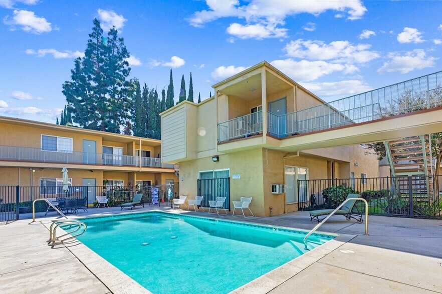 More Photos Of 8523 Etiwanda Ave, Northridge Apartments For Sale