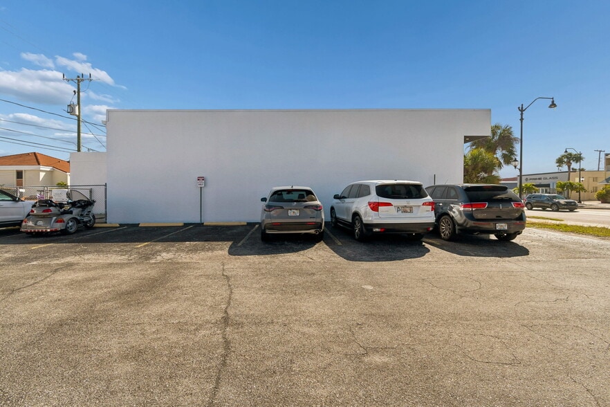 More Photos Of 517 E Venice Ave, Venice Service For Sale