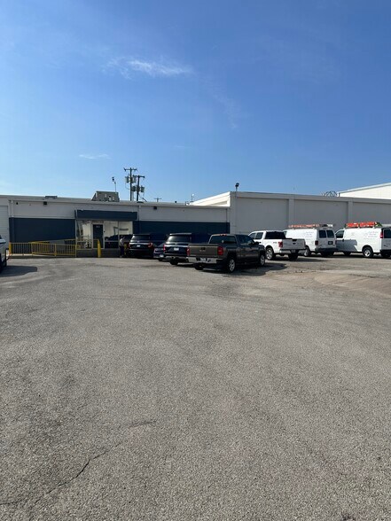 More Photos Of 812 E 9th St, Fort Worth Distribution For Lease