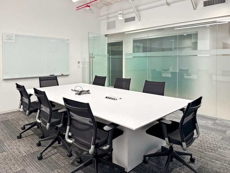 More Photos Of 1 N State St, Chicago Coworking Space