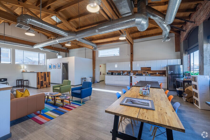 More Photos Of 620 3rd St, Oakland Light Distribution For Lease