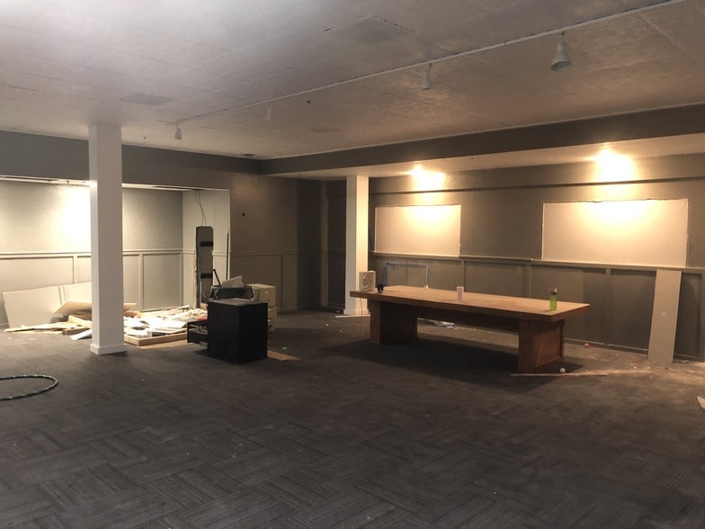 More Photos Of 401-411 Westport Rd, Kansas City Unknown For Lease