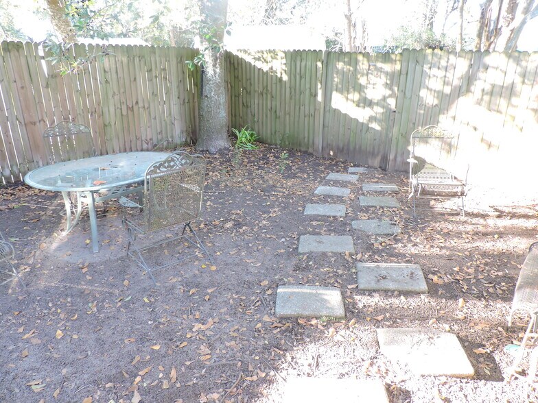 More Photos Of 8141 Ramona Blvd, Jacksonville Medical For Lease