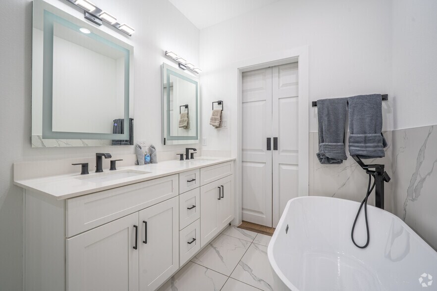 More Photos Of 316 Thornton Rd, Houston Apartments For Sale