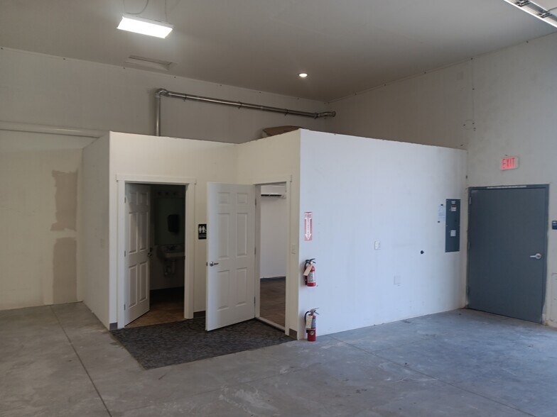 More Photos Of 1680 W Franklin Rd, Meridian Warehouse For Lease