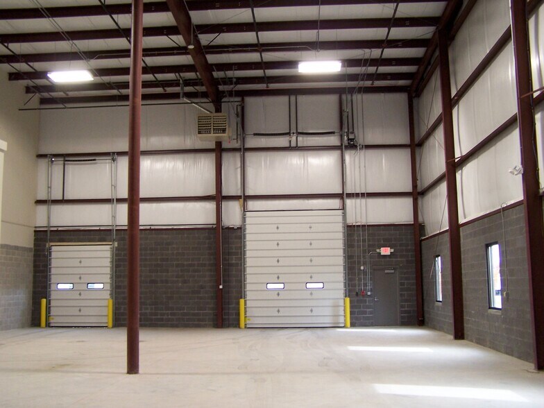 More Photos Of 140 Padgette St, Chicopee Warehouse For Lease