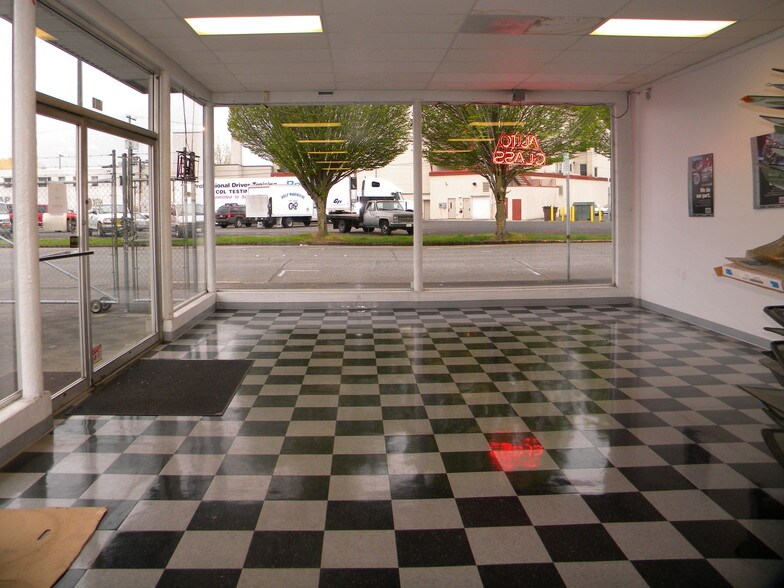 More Photos Of 1544 12th Ave, Longview Auto Repair For Sale