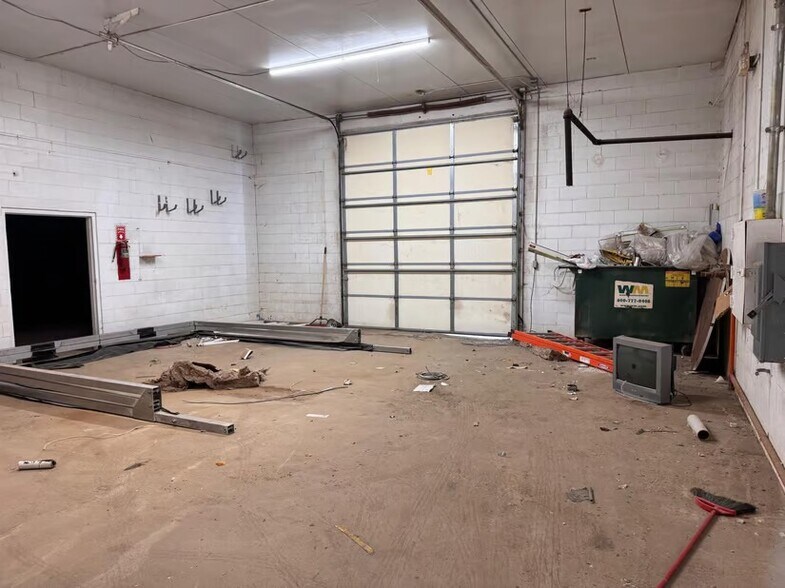 More Photos Of 116 S 10th St, Marshall Light Distribution For Sale