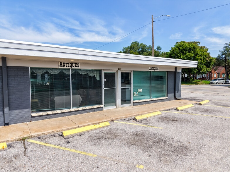 More Photos Of 415 S Hydraulic St, Wichita General Retail For Sale