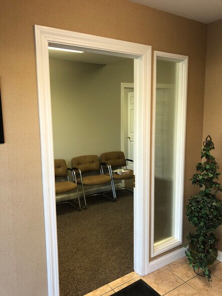 More Photos Of 2901 E Bristol St, Elkhart Office For Sale