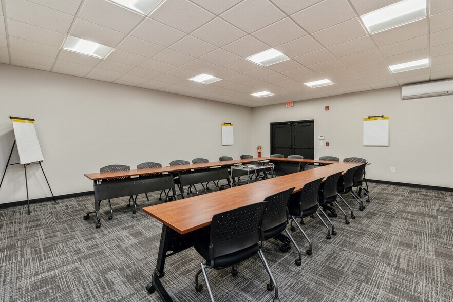 More Photos Of 2200 Gannett Ave, Des Moines Office For Sale