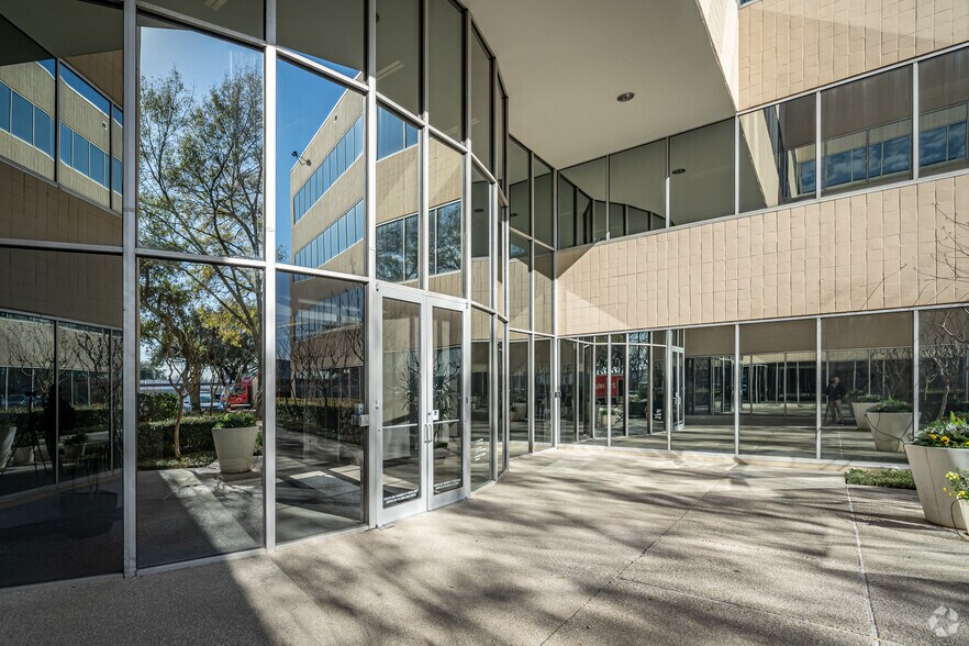 More Photos Of 10235 W Little York Rd, Houston Office For Lease