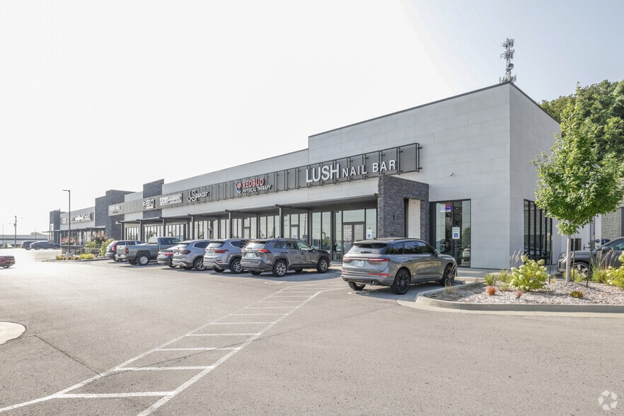 More Photos Of 801-945 E Kenosha St, Broken Arrow General Retail For Lease