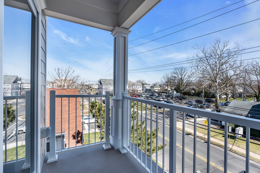 More Photos Of 33 Union Ave, Manasquan Apartments For Sale