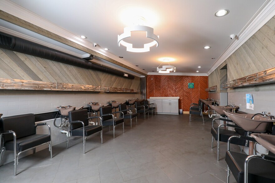 More Photos Of 3871 Gentilly Blvd, New Orleans Freestanding For Sale