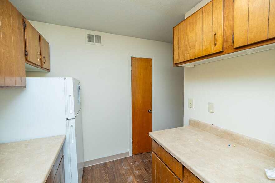 More Photos Of 2520 E Lincoln St, Wichita Apartments For Sale