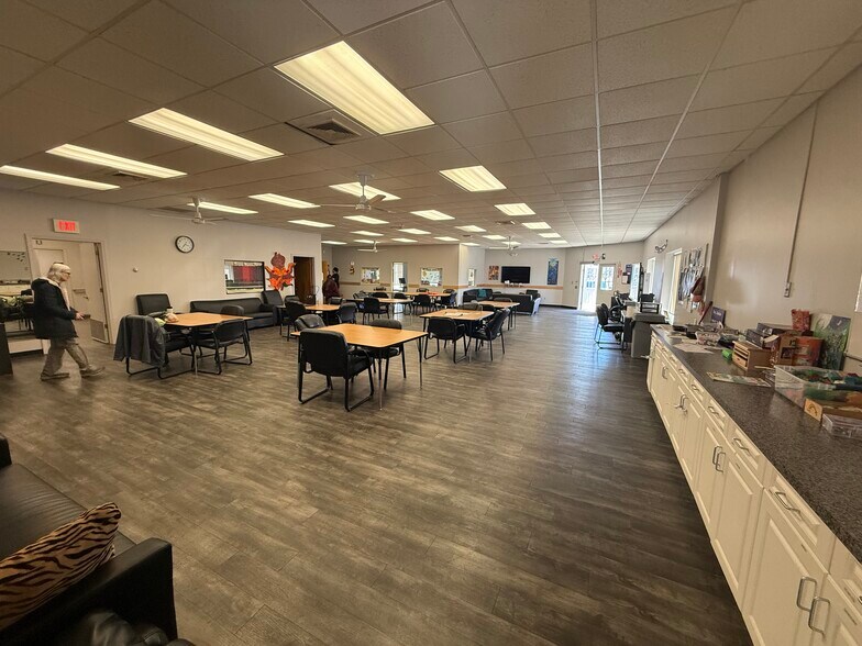 More Photos Of 51 Boston Post Rd, Madison Unknown For Lease