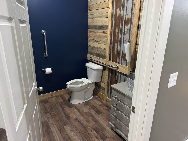 More Photos Of 2231 W Franklin, Evansville Freestanding For Lease