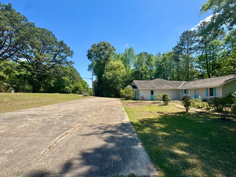 More Photos Of 245 W Bonacre Rd, Cataula Religious Facility For Sale