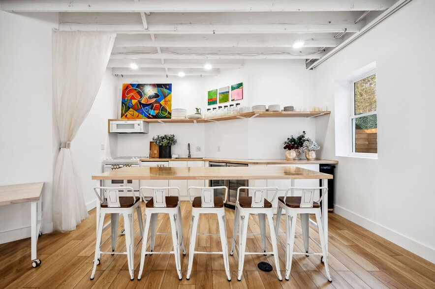 More Photos Of 13662 Red Arrow Hwy, Harbert Hotel For Sale