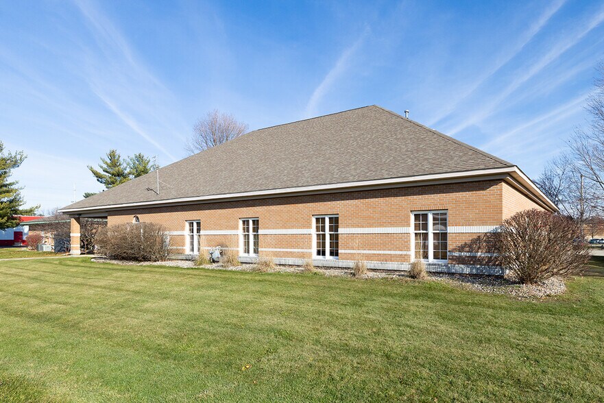 More Photos Of 1123 S Indiana Ave, Goshen Office For Sale