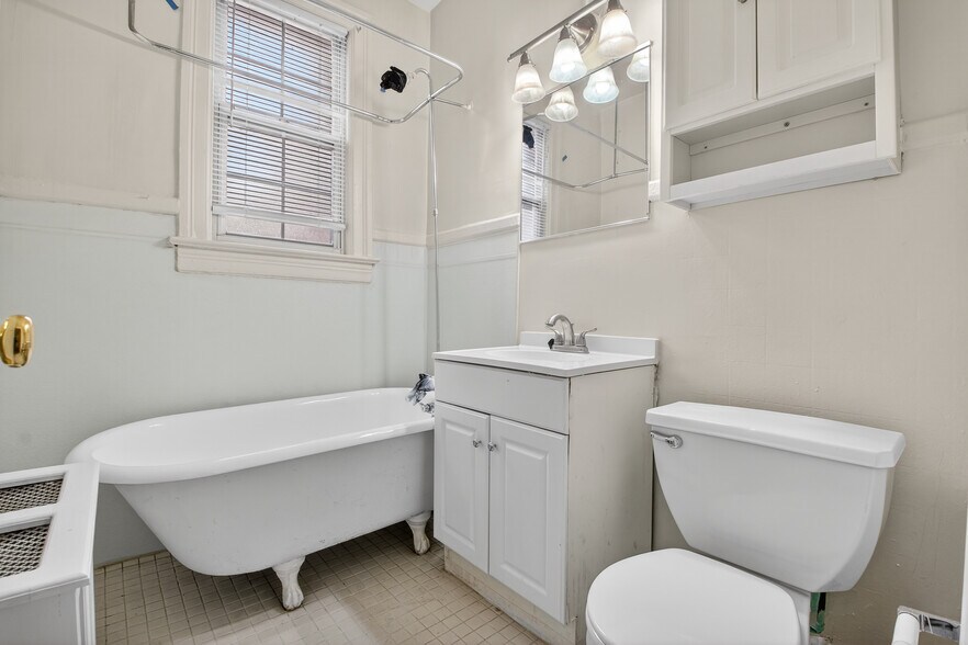 More Photos Of 1818 Riggs Pl NW, Washington Apartments For Sale