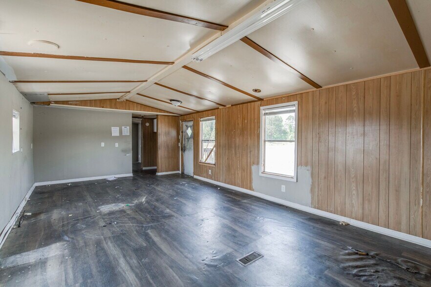 More Photos Of 267 Bell Rd, Mayesville Flex For Sale