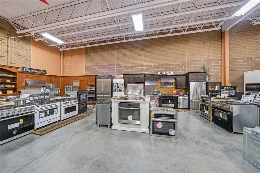 More Photos Of 1740 E Harold St, Olathe Freestanding For Sale