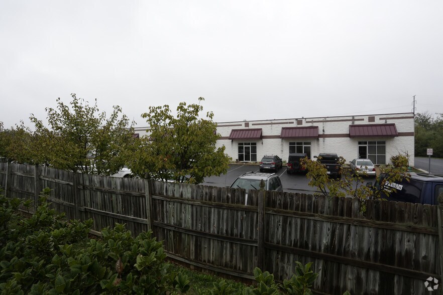 More Photos Of 180 Prosperity Dr, Winchester Flex For Sale