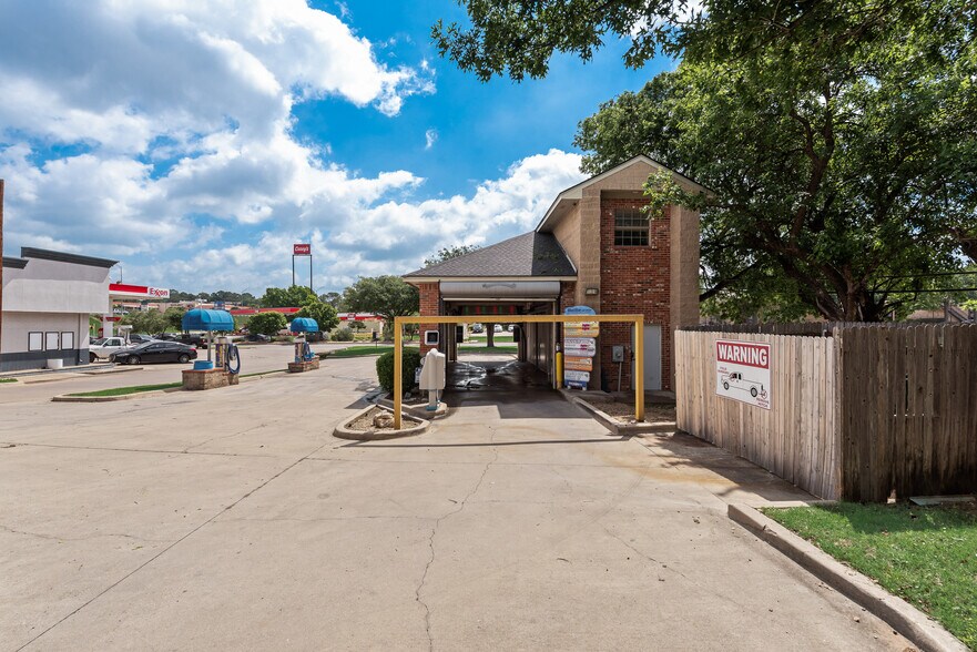 More Photos Of 1704 Teasley Ln, Denton Specialty For Sale