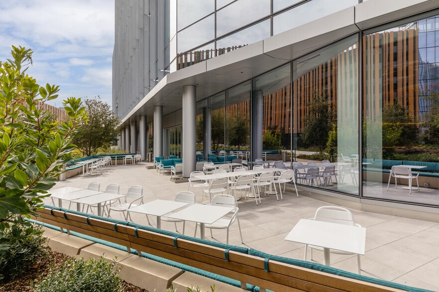 More Photos Of 700 Gateway Blvd, South San Francisco Unknown For Lease