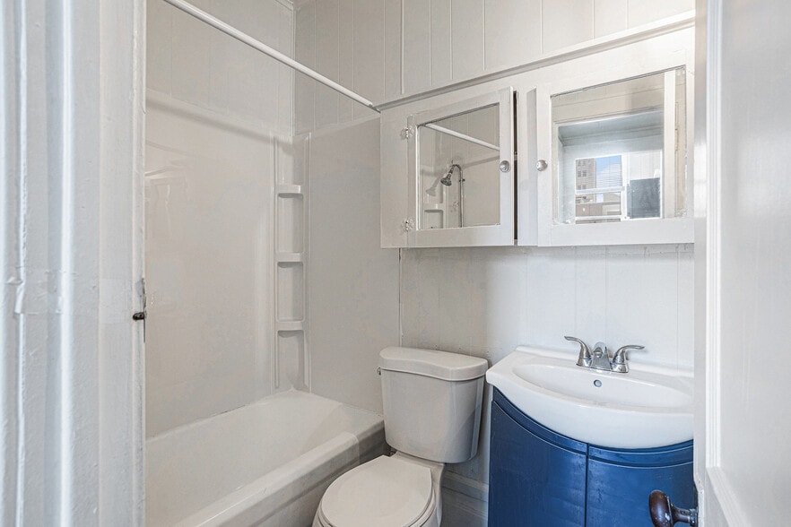 More Photos Of 701 Center Ave, Bay City Apartments For Sale