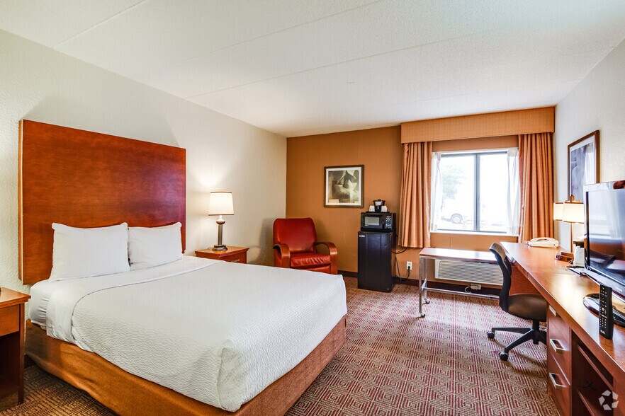 More Photos Of 7815 Nicollet Ave S, Bloomington Hotel For Sale