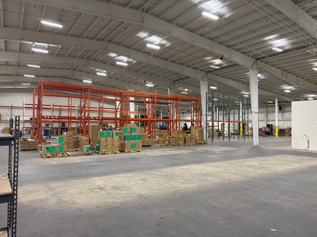 More Photos Of 660 Main St, Sturbridge Warehouse For Lease
