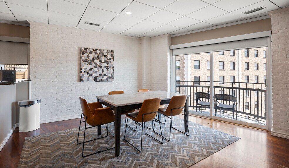 More Photos Of 100 Villita St, San Antonio Hotel For Sale