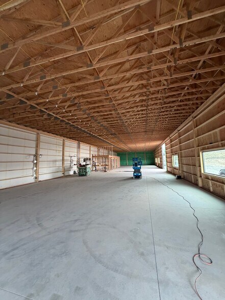 More Photos Of 2648 NW 7th St, Redmond Freestanding For Lease