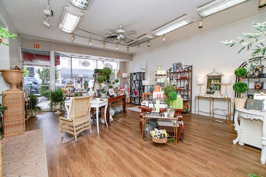 More Photos Of 184 E Clayton St, Athens Restaurant For Lease