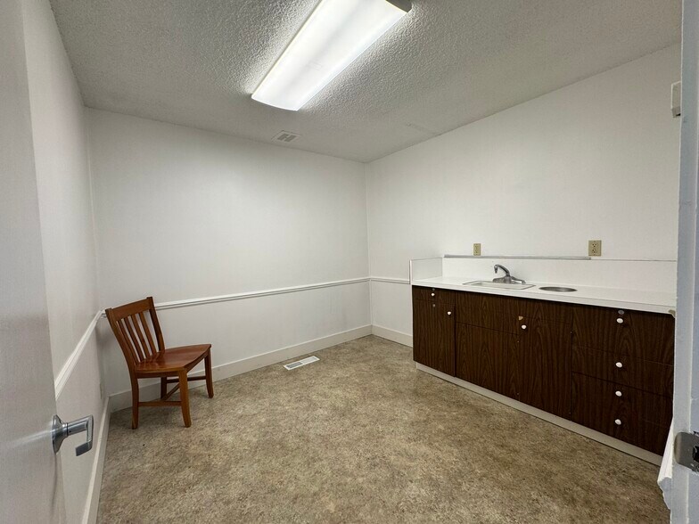 More Photos Of 13350 Big Basin Way, Boulder Creek Medical For Lease