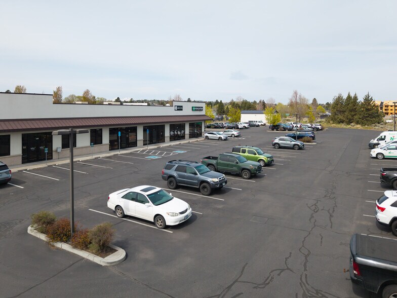 More Photos Of 3113 S Highway 97, Redmond Freestanding For Lease