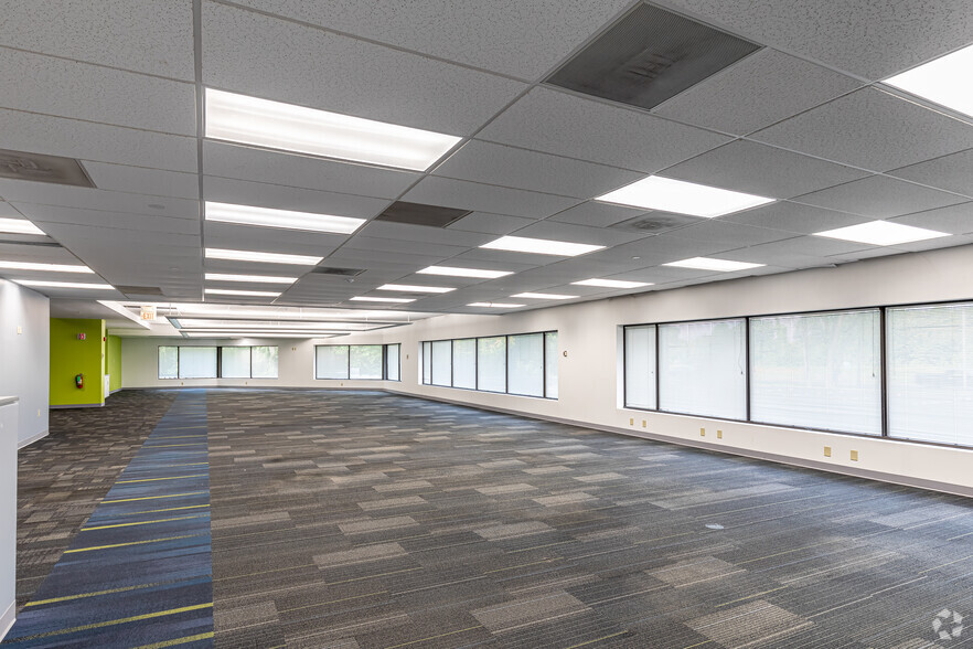 More Photos Of 2 Gateway Blvd, East Granby Office For Lease