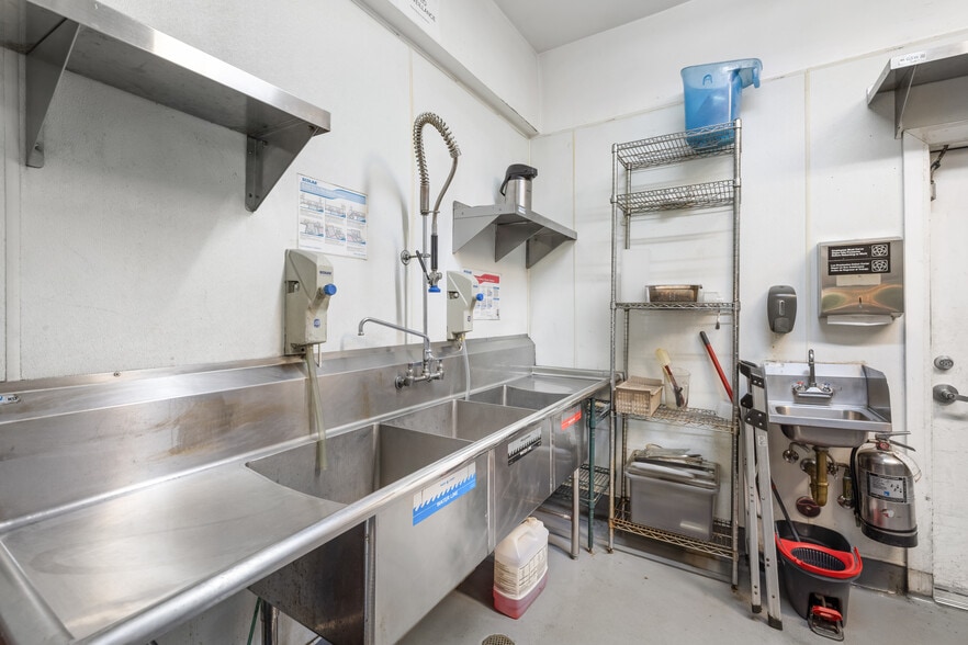 More Photos Of 751 N Virgil Ave, Los Angeles Restaurant For Lease