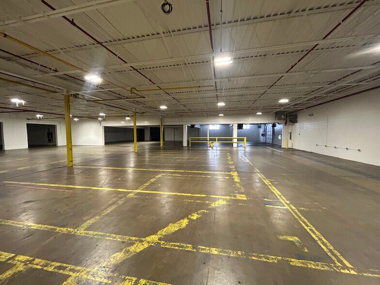 More Photos Of 301 E Simonton St, Elkhart Industrial For Lease