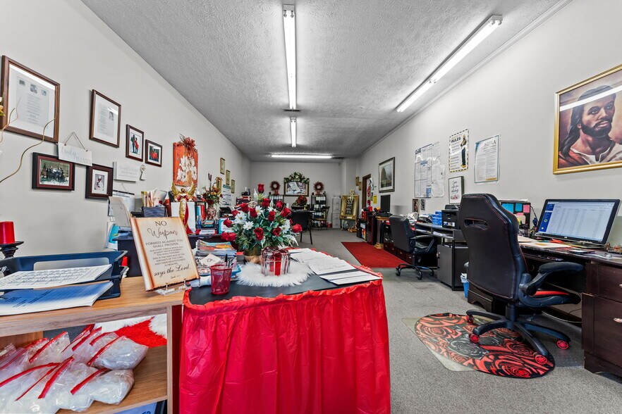 More Photos Of 402-406 Harris Ave, Raeford Storefront Retail Office For Sale