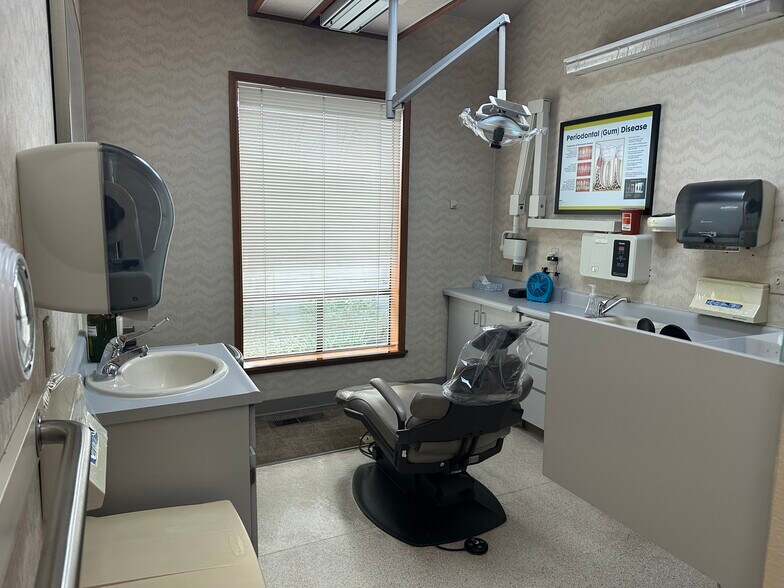 More Photos Of 14818 Pacific Ave S, Tacoma Medical For Sale