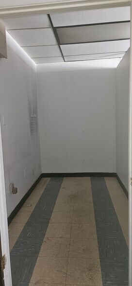 More Photos Of 7001-7009 Hull Street Rd, Richmond Unknown For Lease