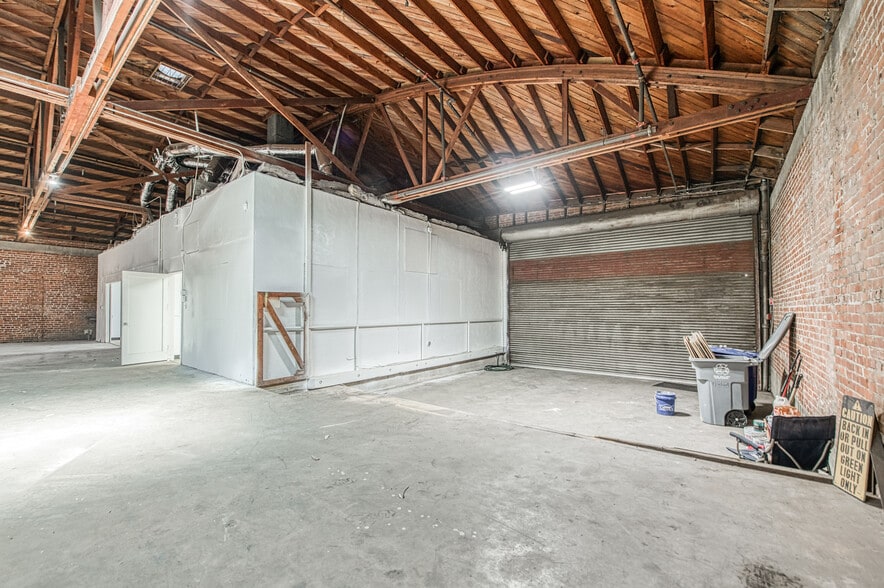 More Photos Of 135 Van Ness Ave, Fresno Warehouse For Lease